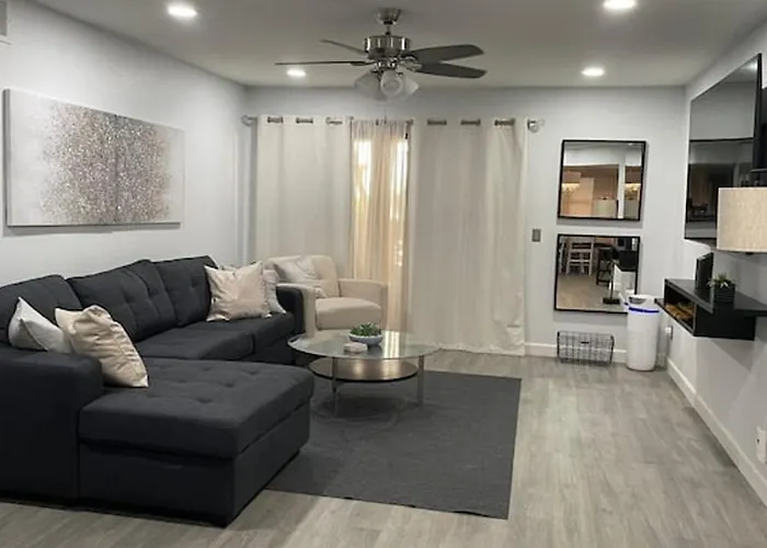 Executive 2 Bdrm In The Heart Of Biltmore Ferienhaus Phoenix