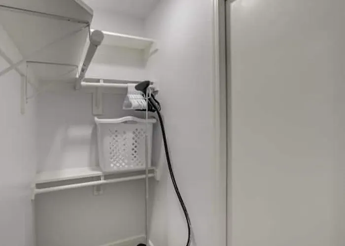 Executive 2 Bdrm In The Heart Of Biltmore