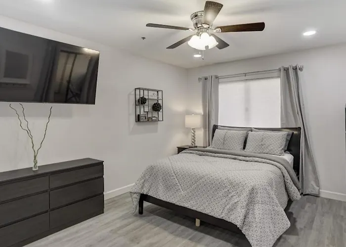 Executive 2 Bdrm In The Heart Of Biltmore * Phoenix