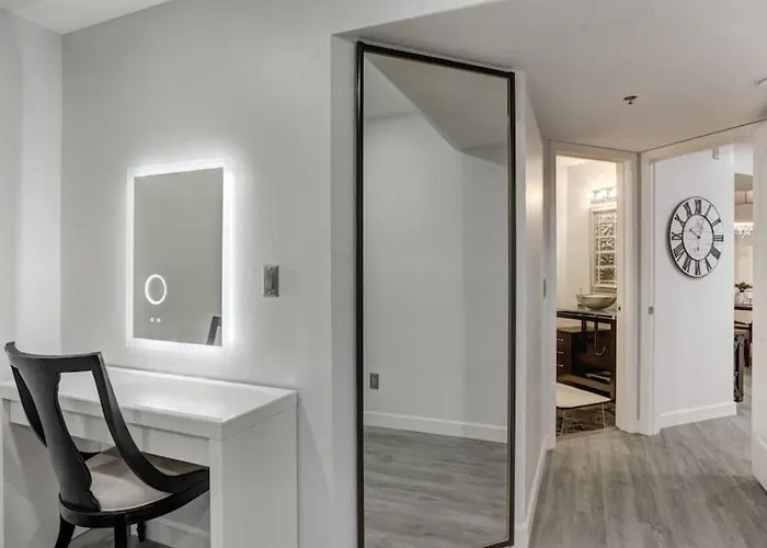 Executive 2 Bdrm In The Heart Of Biltmore Ferienhaus *