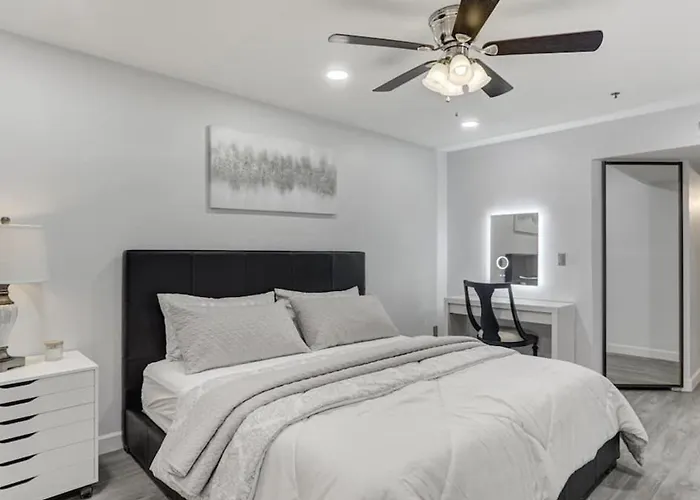 Ferienhaus Executive 2 Bdrm In The Heart Of Biltmore *
