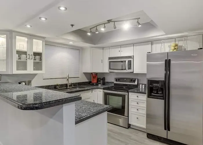 Executive 2 Bdrm In The Heart Of Biltmore