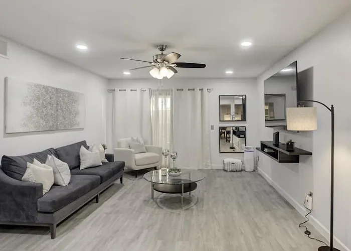 Ferienhaus Executive 2 Bdrm In The Heart Of Biltmore *
